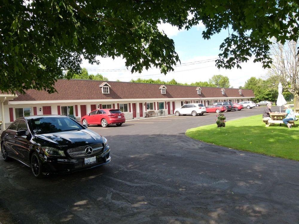 乡绅汽车旅馆 Arnprior 外观 照片